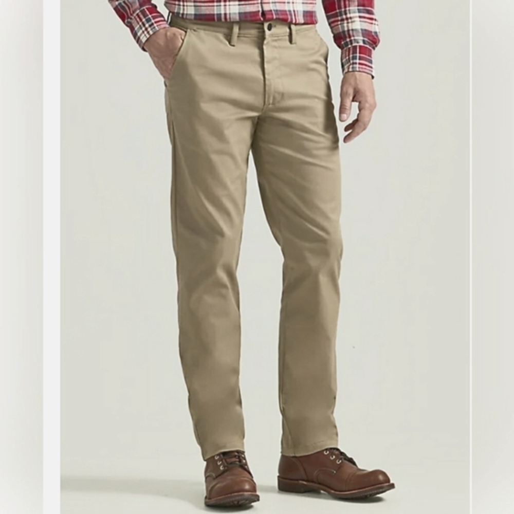 Lee® Slim Fit Men's Flat Front Chino with Motion Flex Waistband, Size 34x32